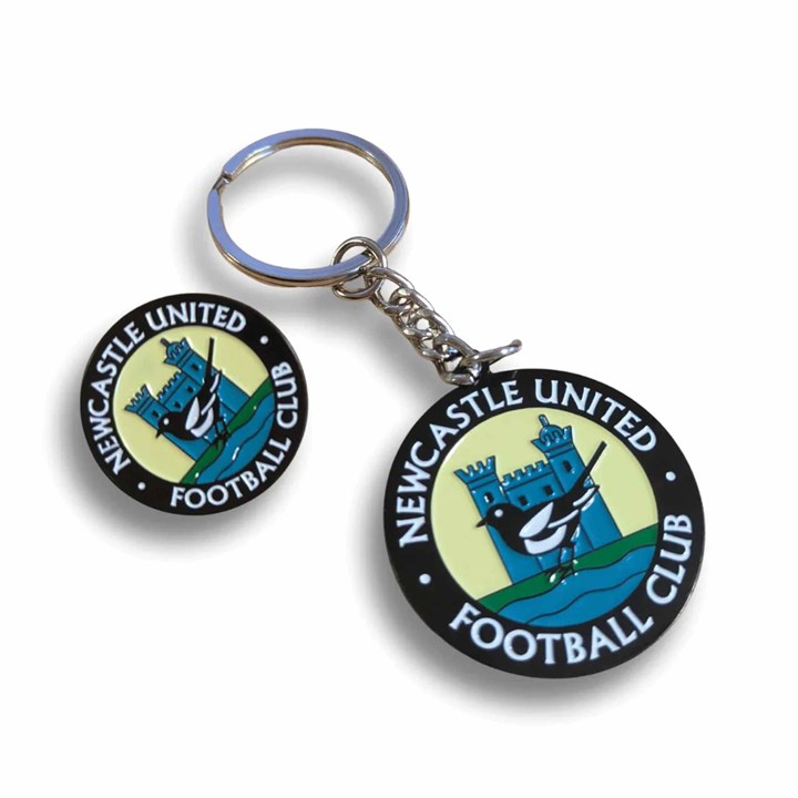 Newcastle United FC Retro Crest Badge & Keyring Set