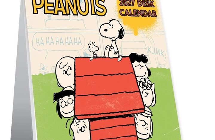 Peanuts Easel Desk Calendar 2027