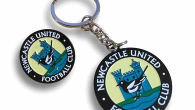 Newcastle United FC Retro Crest Badge & Keyring Set